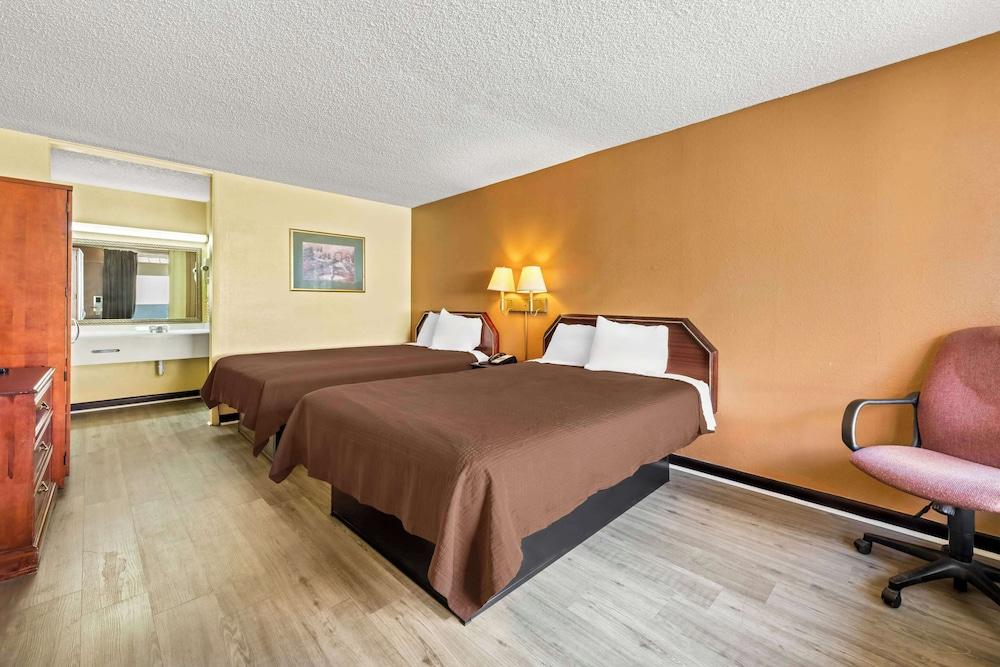 Rodeway Inn Monroe photo 21