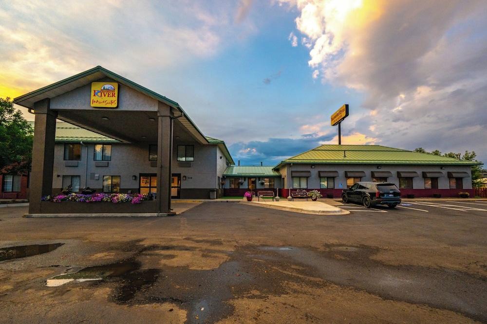 Yellowstone River Inn & Suites photo 16