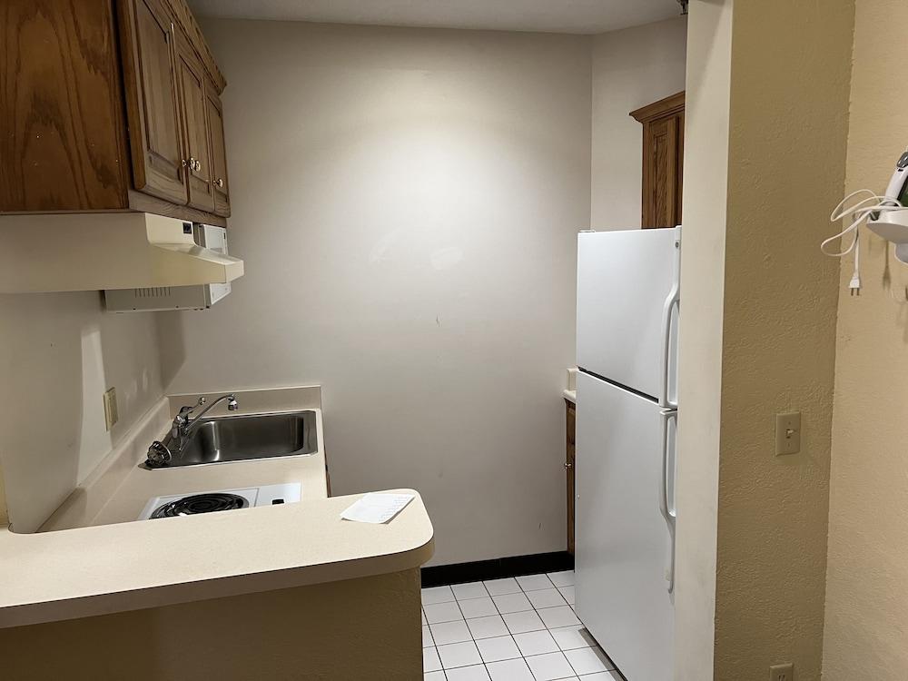 Express Inn & Suites photo 47