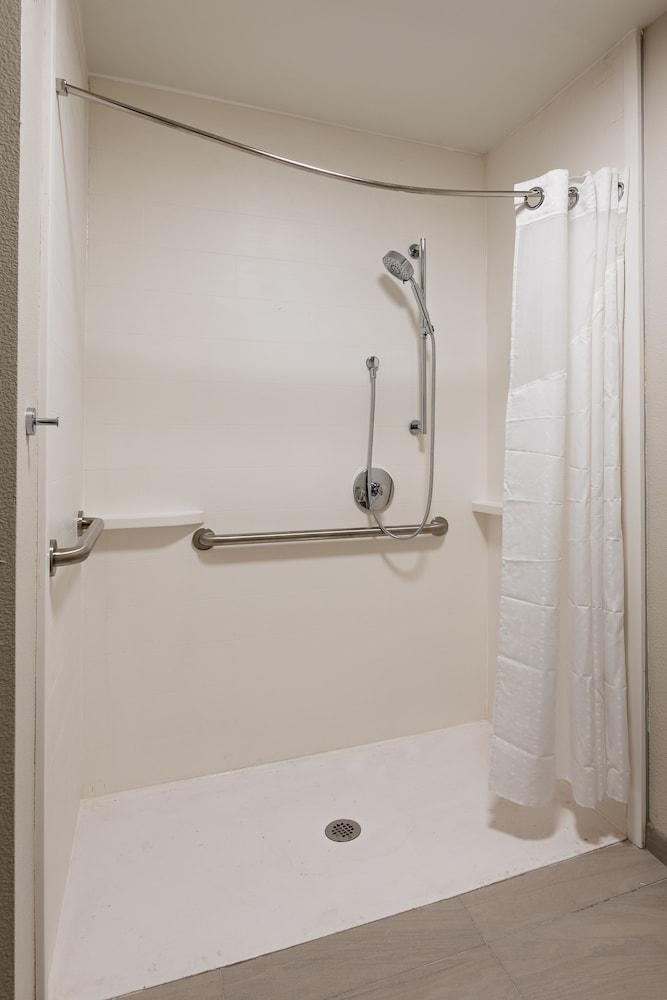 Holiday Inn Express & Suites Englewood Denver South by IHG photo 39