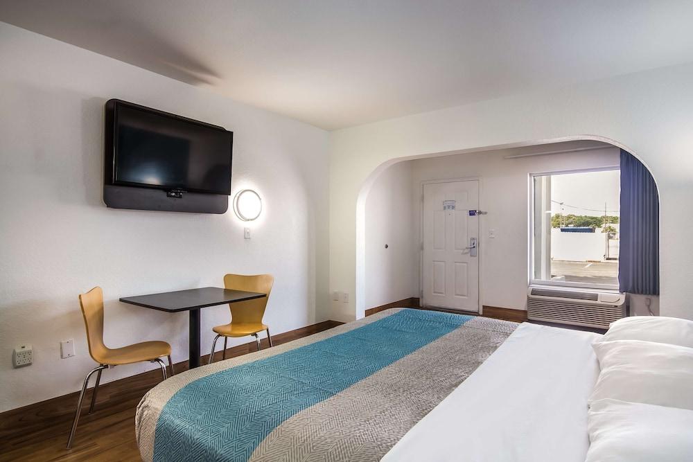Motel 6 Pensacola, FL - NAS photo 19