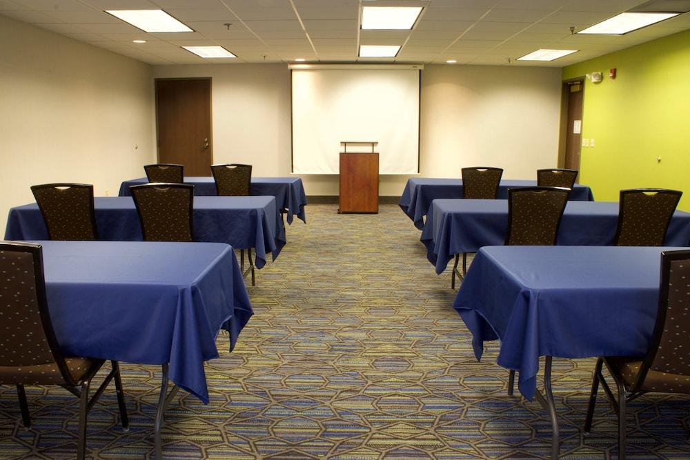 Holiday Inn Express & Suites Vadnais Heights by IHG photo 69