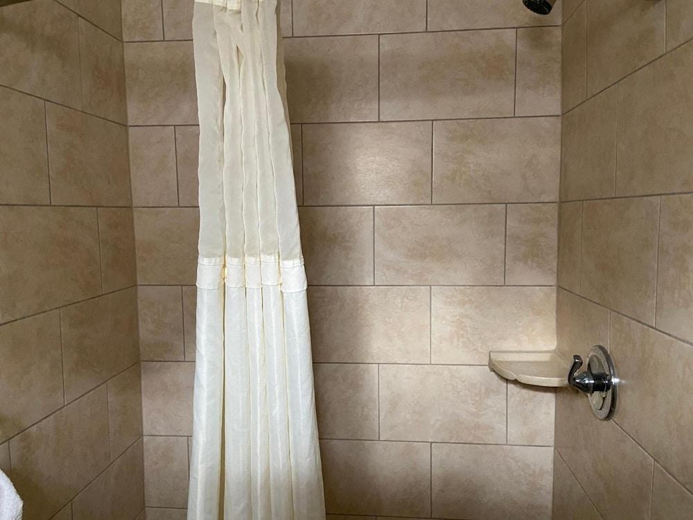 Delux Inn Clearwater photo 15