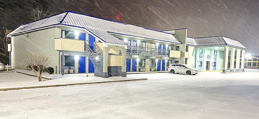 Rodeway Inn & Suites Plymouth Hwy 64 photo 43