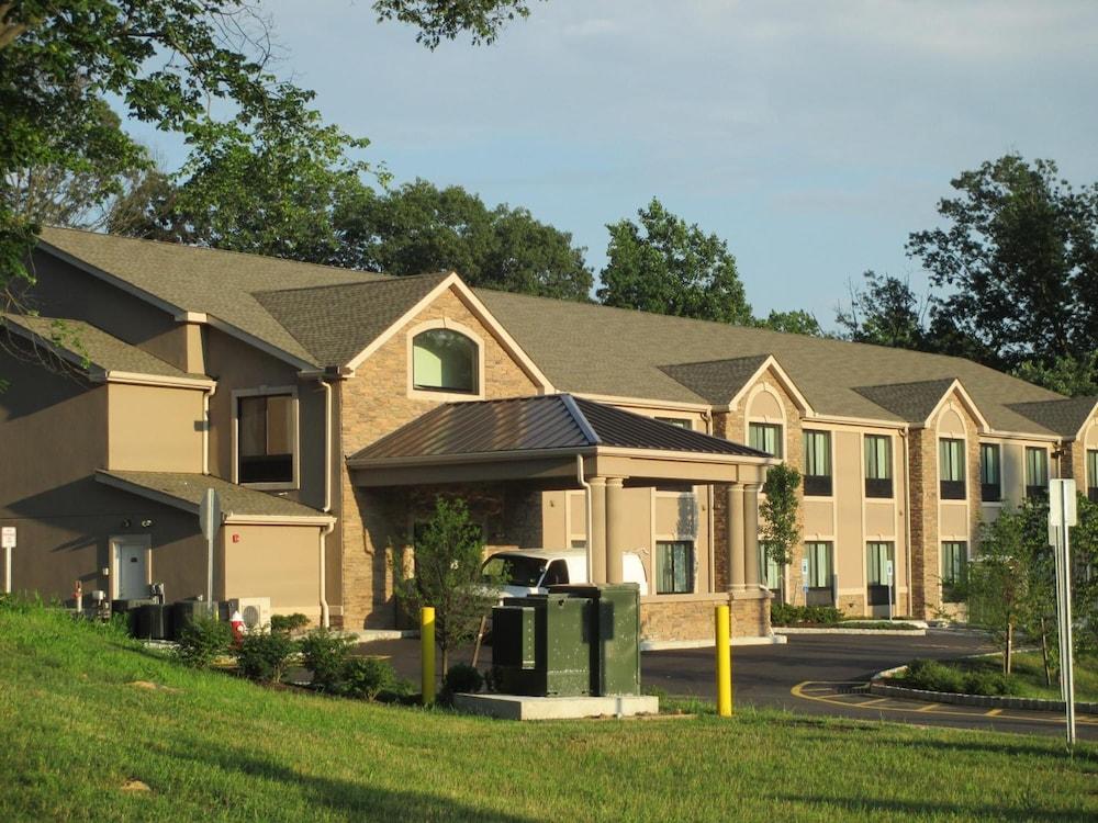 Red Carpet Inn And Suites Monmouth Jtc photo 38