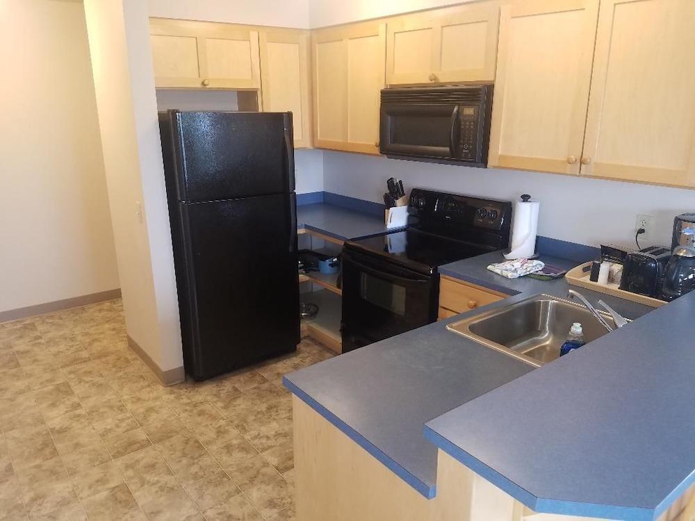 Sea Breeze Court photo 14
