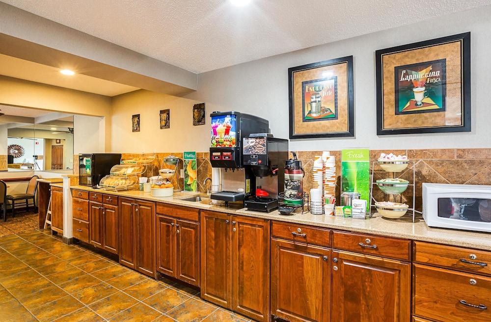Quality Inn Mitchell I-90 photo 38