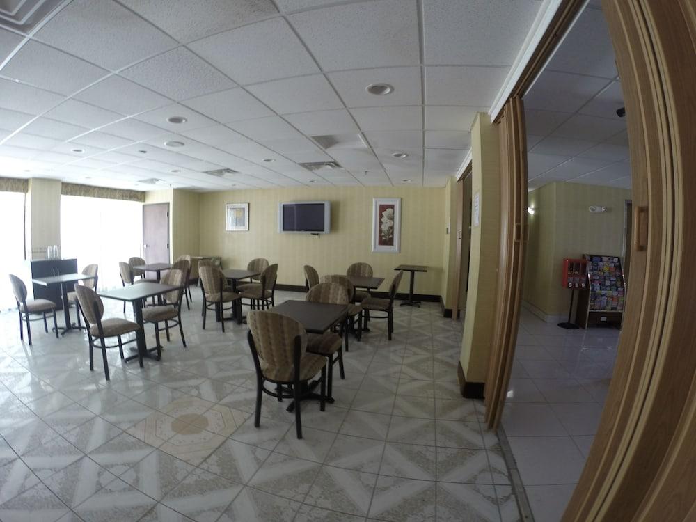Jameson Inn and Suites Riverdale photo 3