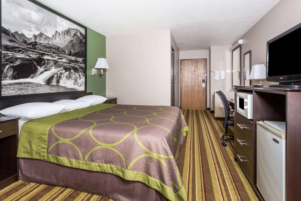 Super 8 by Wyndham Rock Springs photo 14