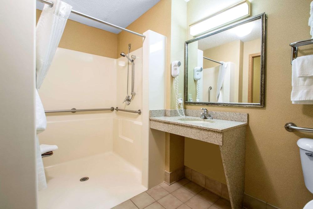 Comfort Suites Wisconsin Dells Area photo 53