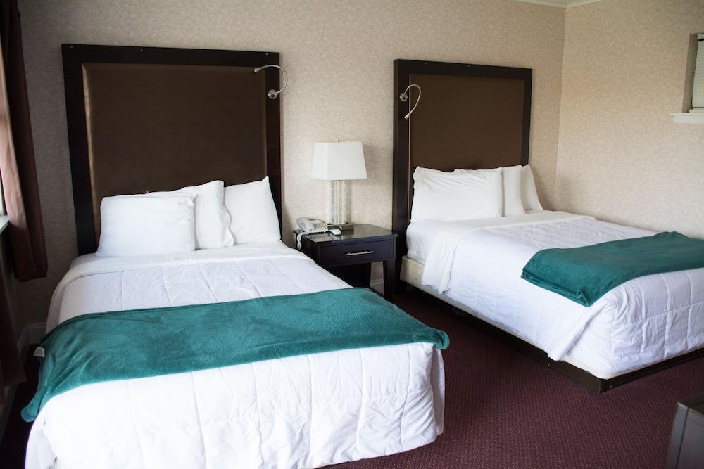 Atlantic Inn & Suites photo 62