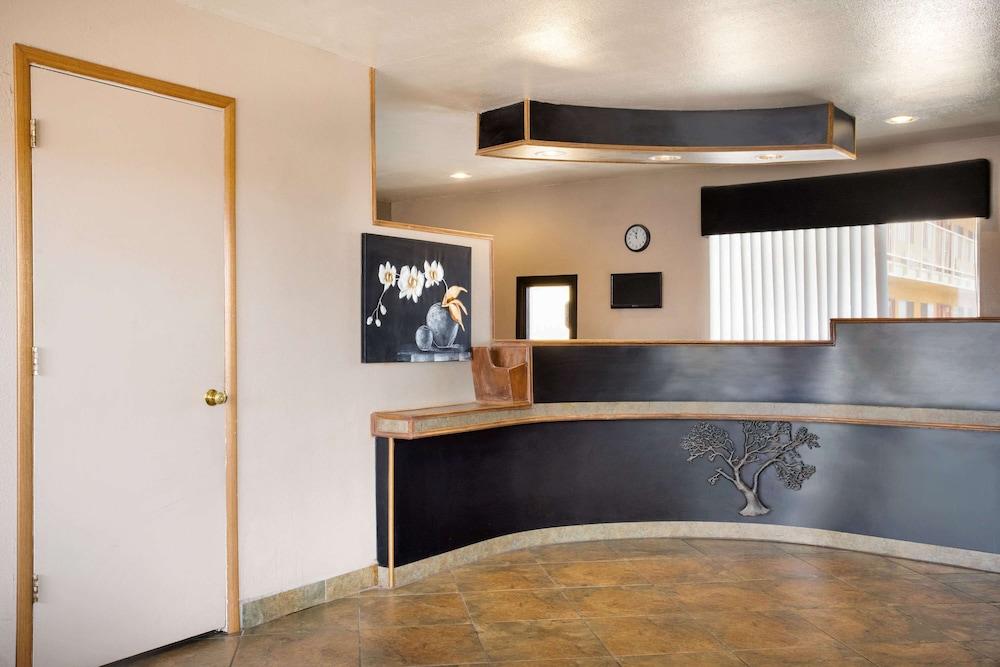 Travelodge by Wyndham Winslow photo 9
