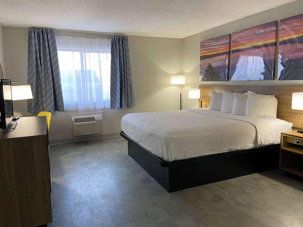 Days Inn by Wyndham Rawlins photo 20