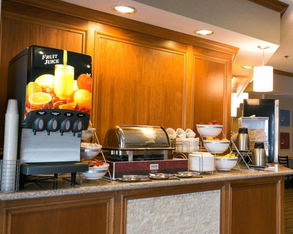 Comfort Suites Benton Harbor - St. Joseph photo 35