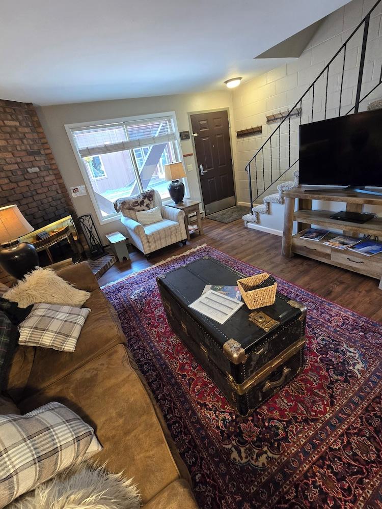 Chateau Rouge Condominiums photo 97