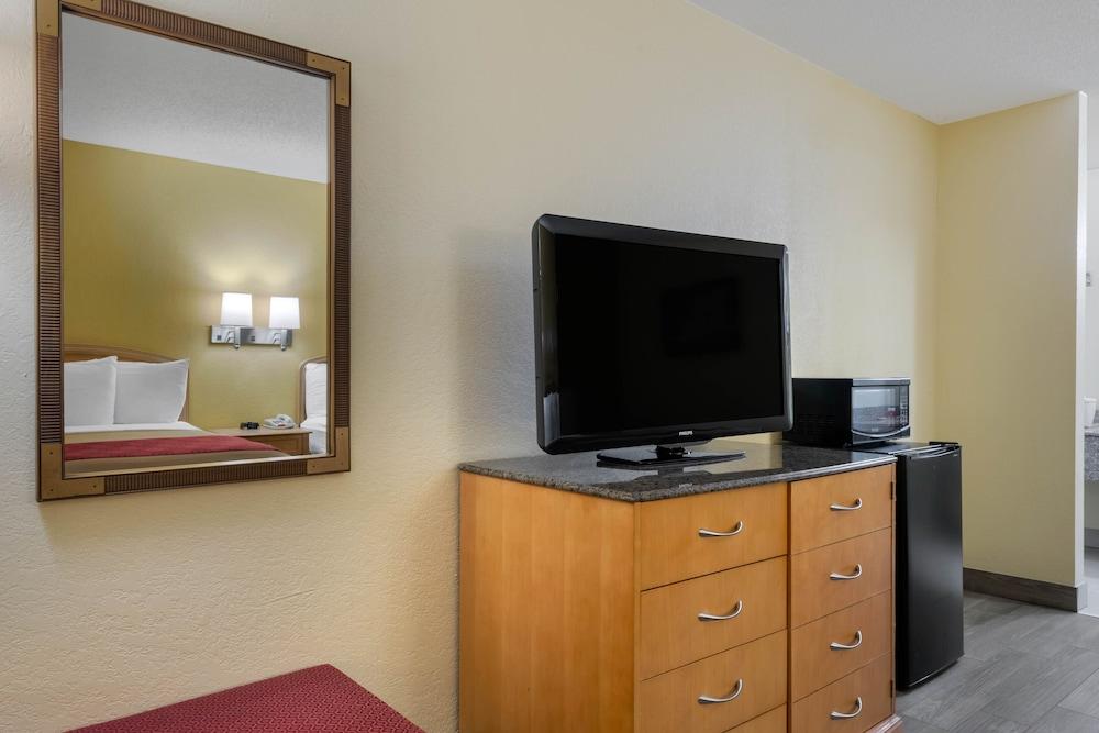 SureStay by Best Western Jacksonville Airport photo 26