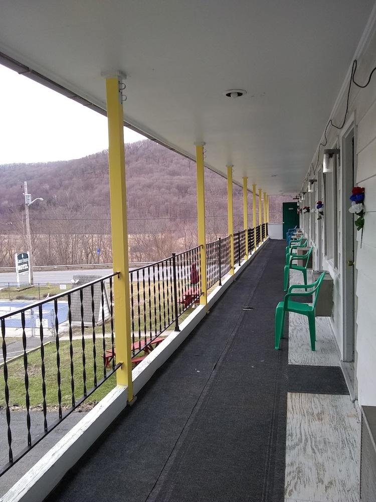 Green Valley Motel photo 3