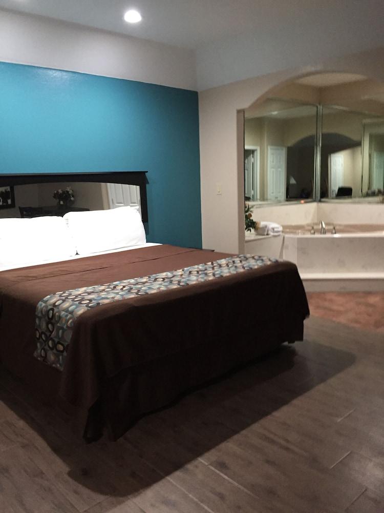 Scottish Inn & Suites photo 10