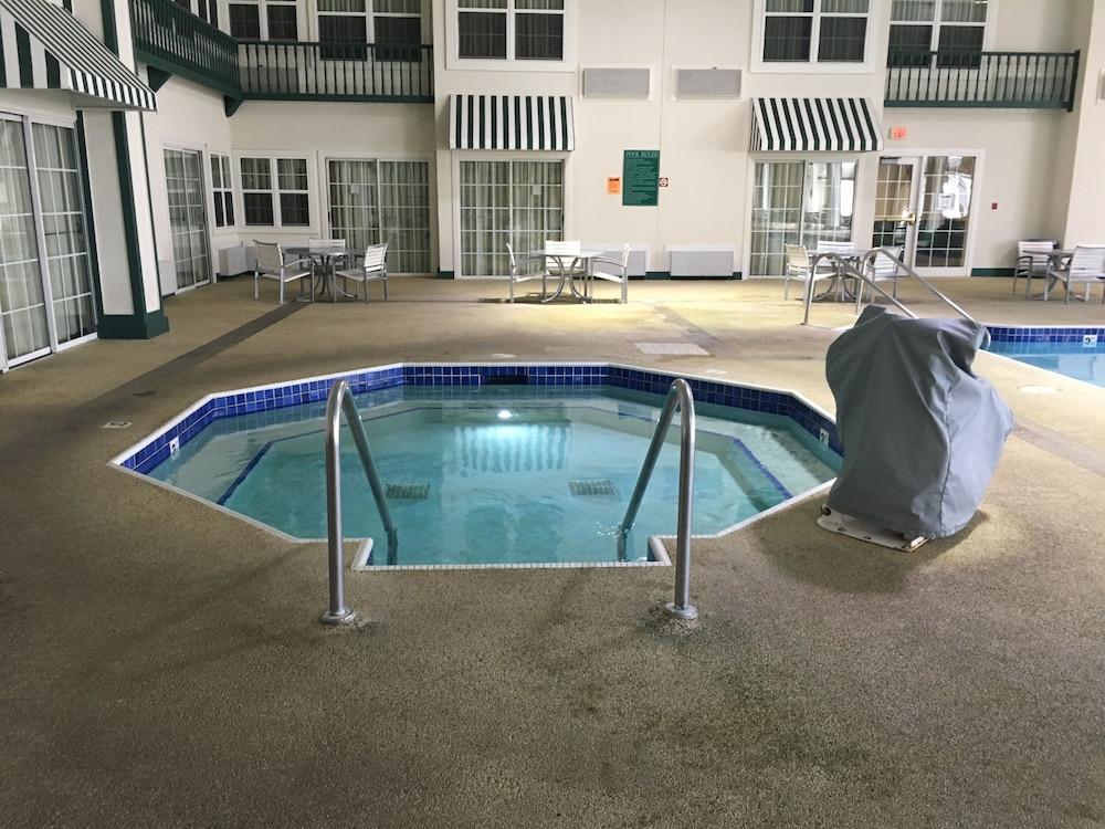 Grand Hinckley Inn photo 12
