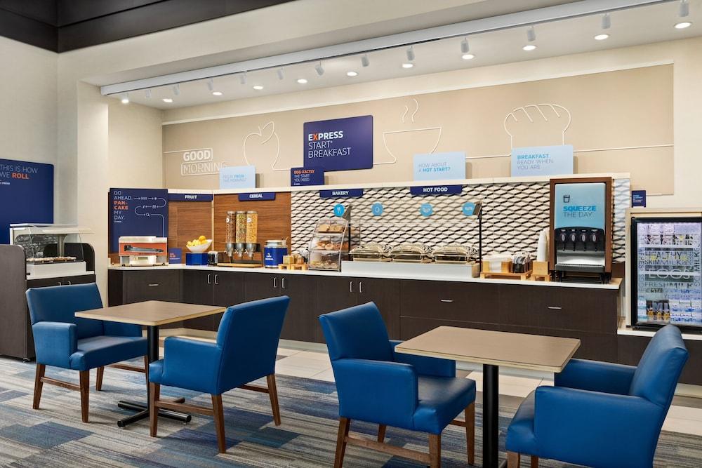Holiday Inn Express & Suites Akron Regional Airport Area by IHG photo 55