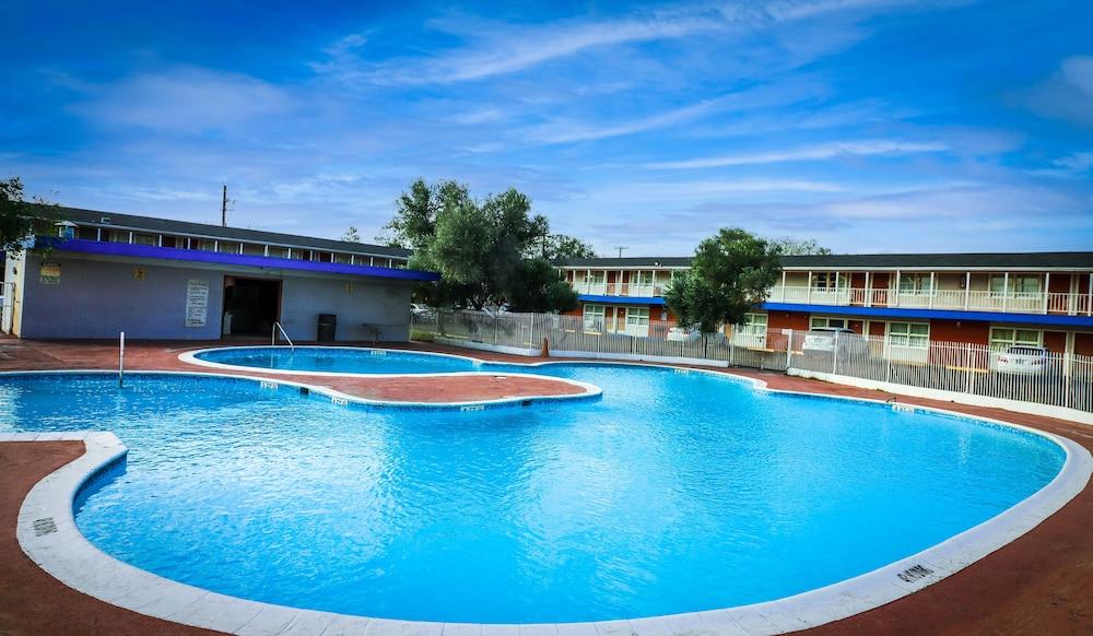 La Hacienda Hotel photo 1