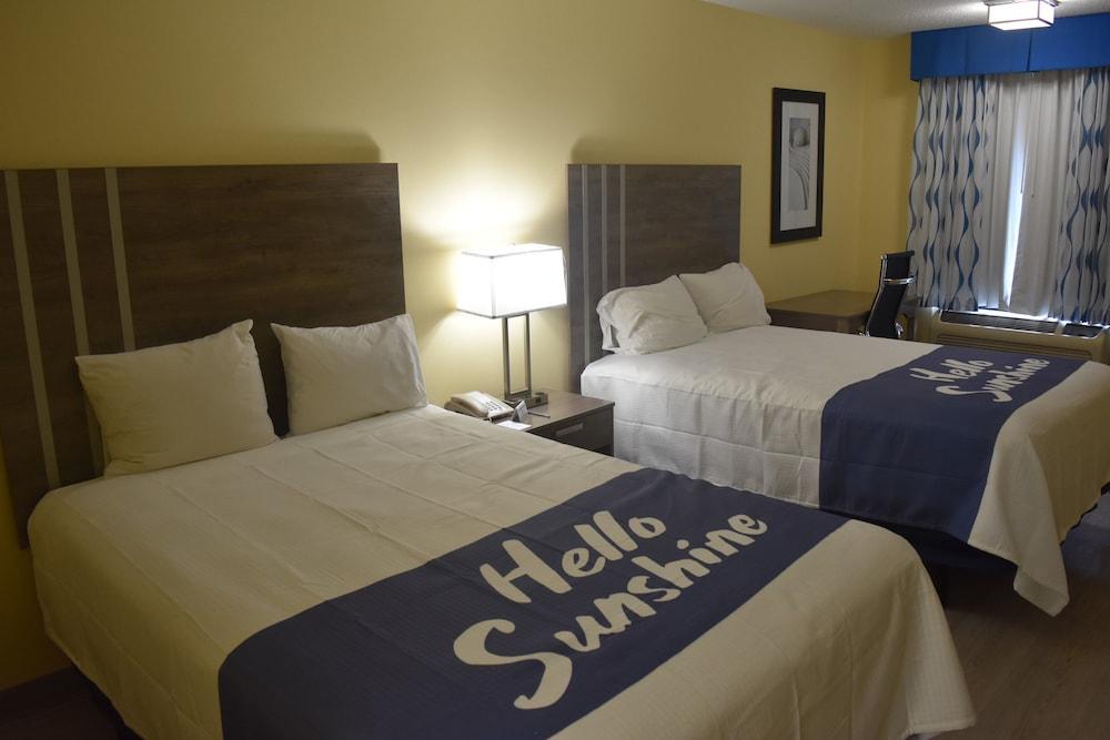 Days Inn by Wyndham Cape Carteret near Emerald Isle photo 5