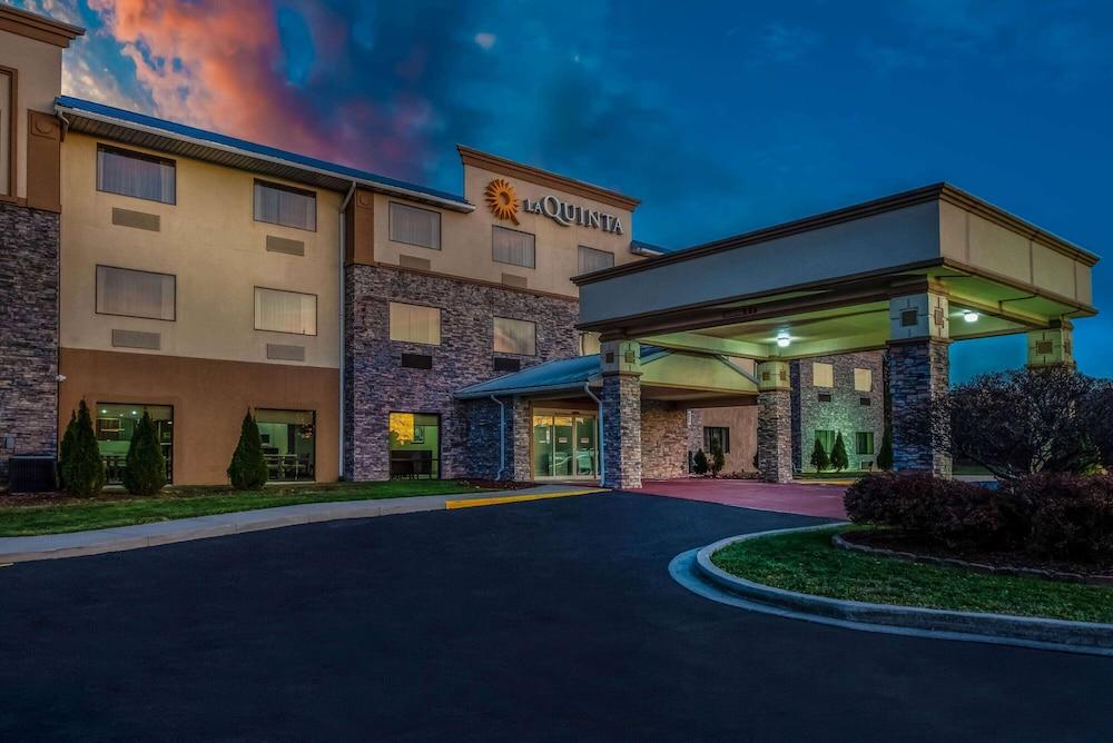 La Quinta Inn & Suites by Wyndham Fairborn Wright-Patterson photo 29