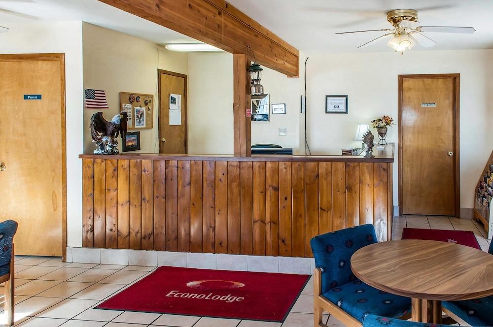 Econo Lodge Eagle Nest photo 19