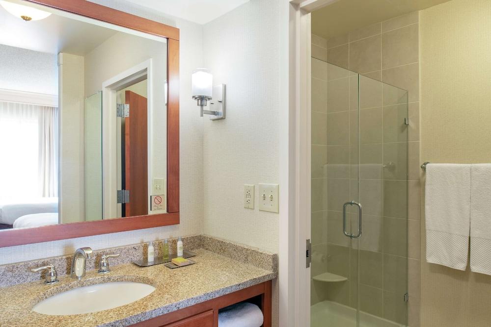 DoubleTree Suites by Hilton Hotel Mt. Laurel photo 30