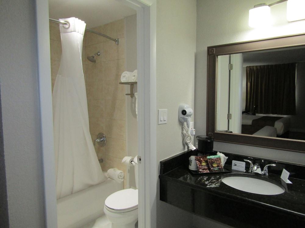 Quality Inn & Suites Kissimmee by The Lake photo 33