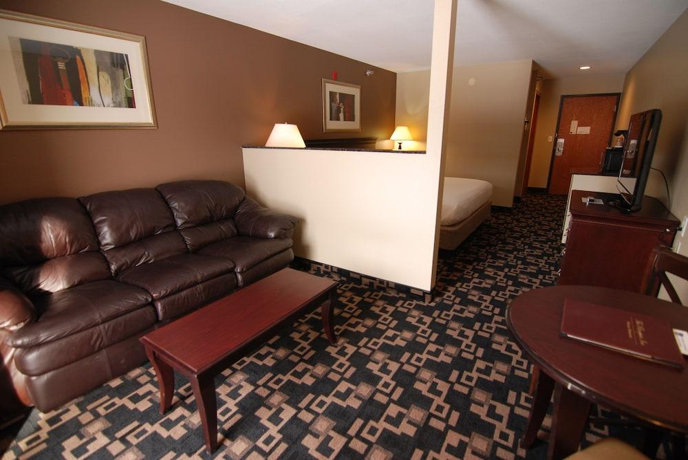 Express Suites Riverport Inn & Suites photo 40
