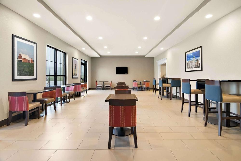 Comfort Suites Rensselaer near Fair Oaks photo 30