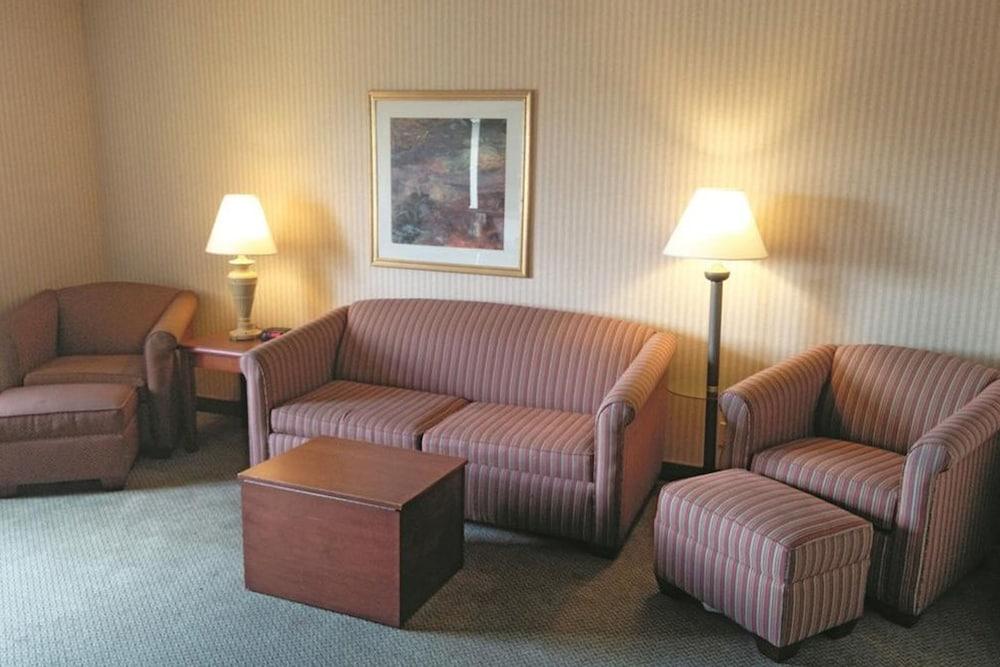 La Quinta Inn by Wyndham Detroit Southgate photo 32