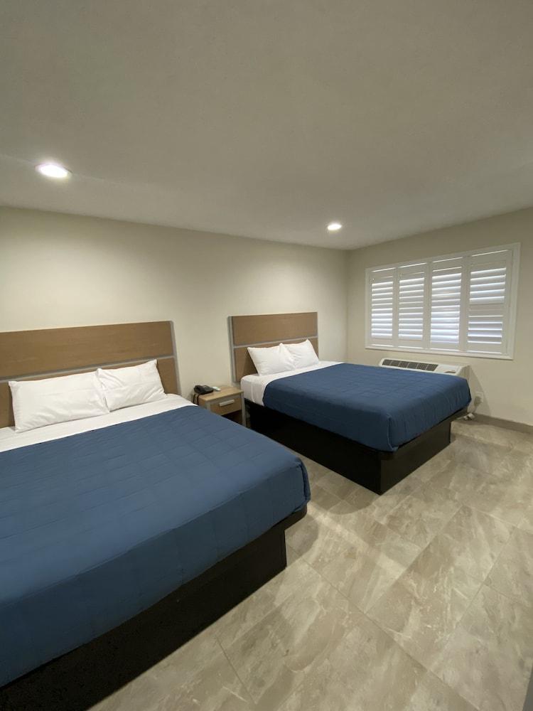 Super 8 by Wyndham Bakersfield Ca photo 21