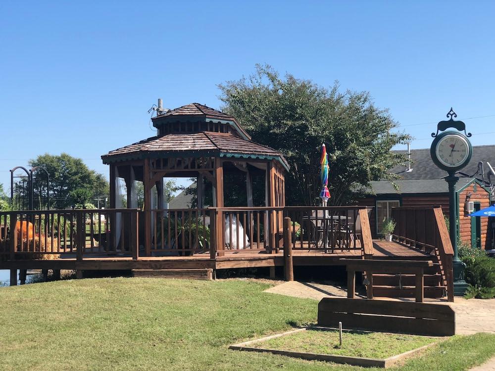 Bullwinkles Rustic Lodge photo 21