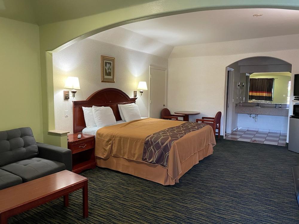 Executive Inn And Suites photo 4