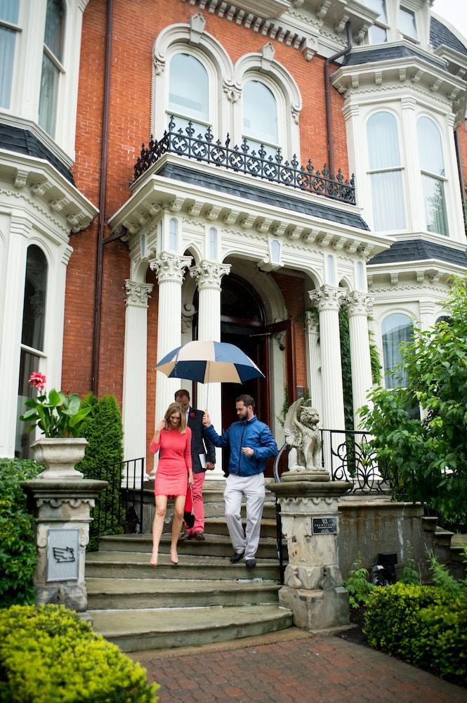 The Mansion On Delaware Ave photo 28