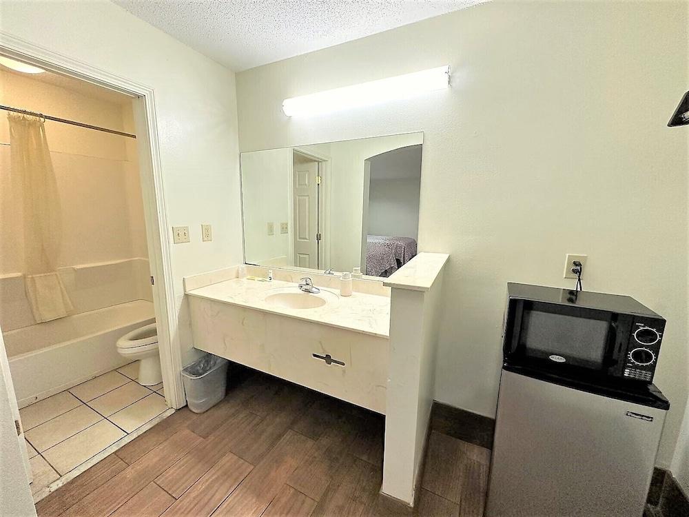 Budget Inn photo 21