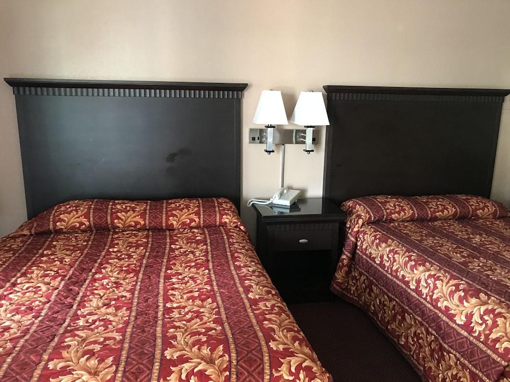 Town House Motel photo 6