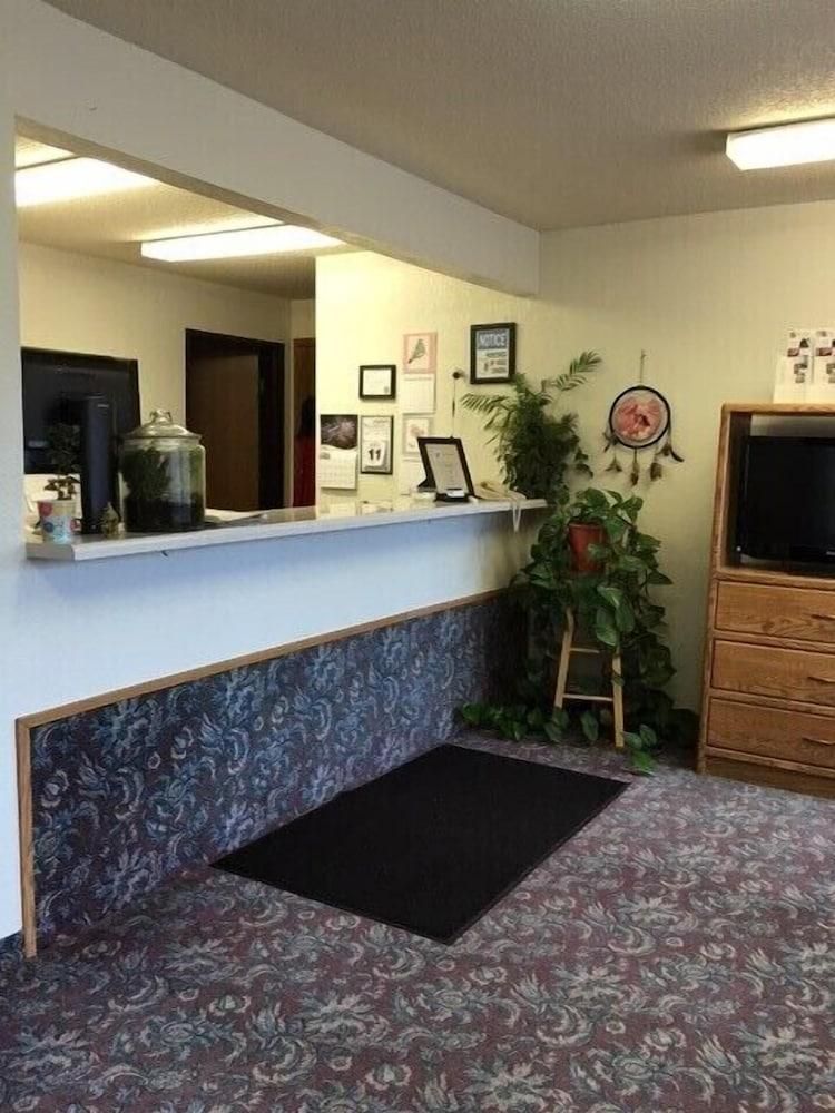 Clarion Hometown Inn photo 2