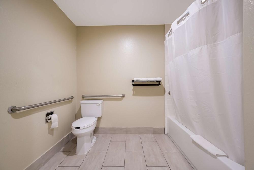 Americas Best Value Inn Houston Heights at I-45 photo 31