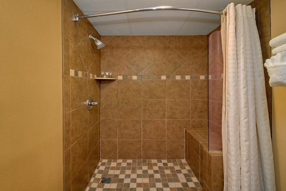 Old Creek Lodge photo 27