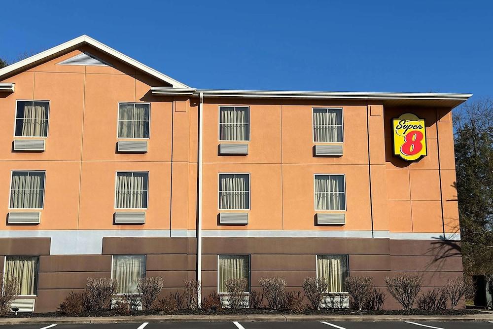 Super 8 by Wyndham Mars/Cranberry/Pittsburgh Area photo 1