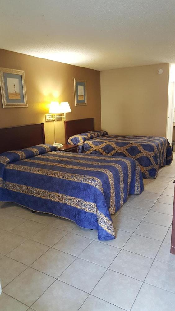 Red Carpet Inn & Suites photo 6