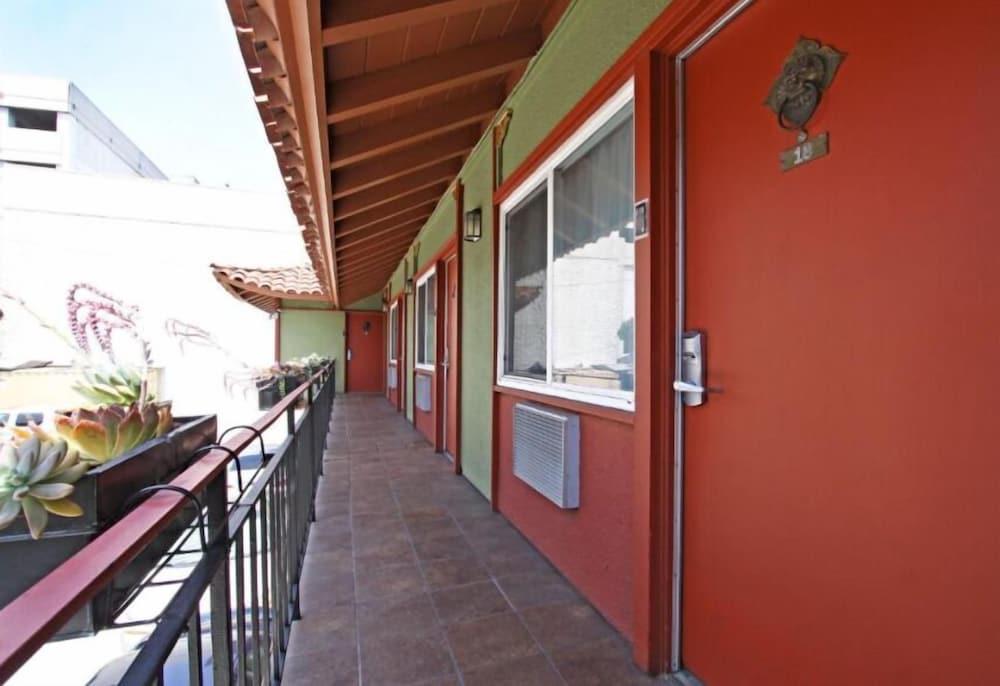 Royal Pagoda Motel photo 13