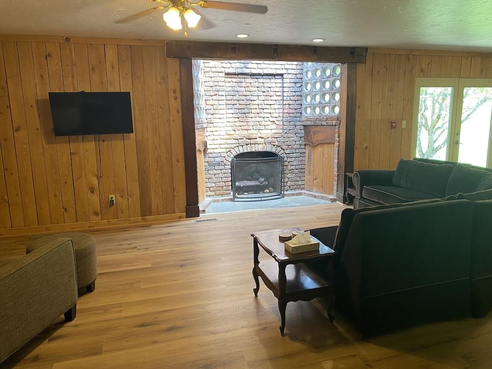 Foggy Mountain Lodge photo 3
