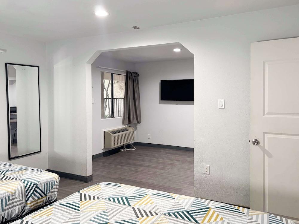 Studio 6 Irving, TX – DFW North photo 8