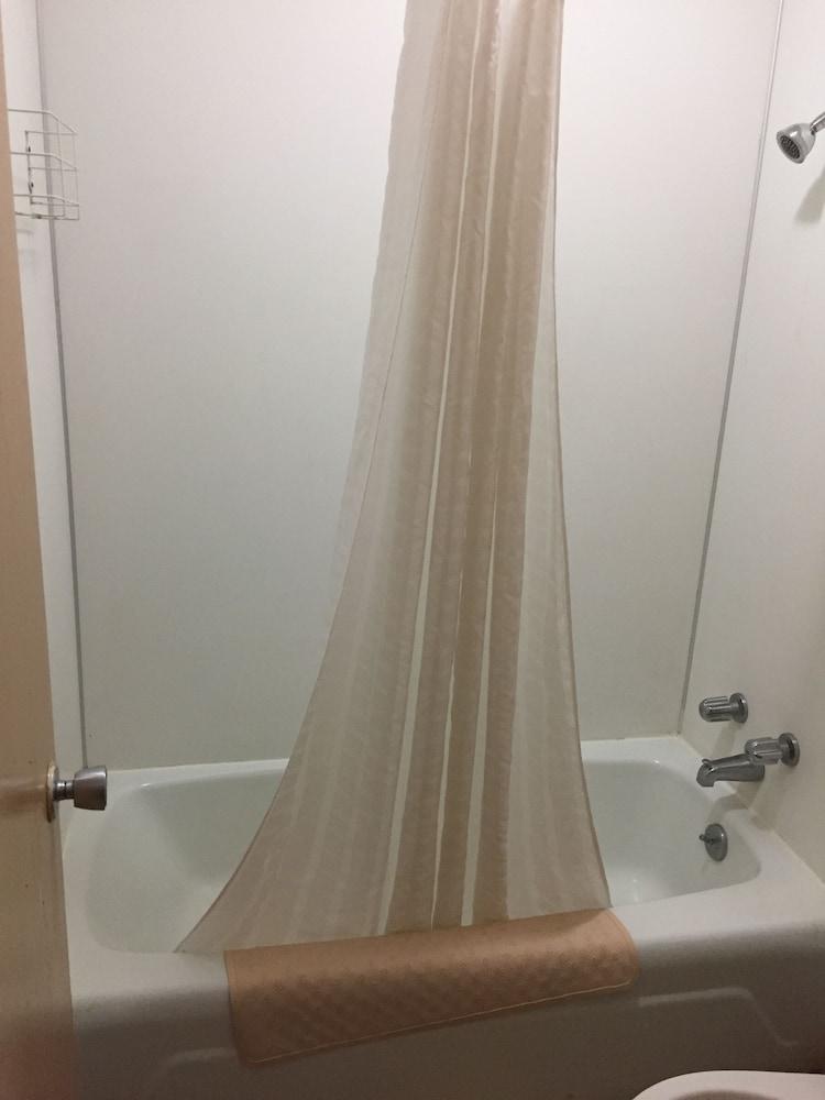 Budget Inn And Suites photo 3
