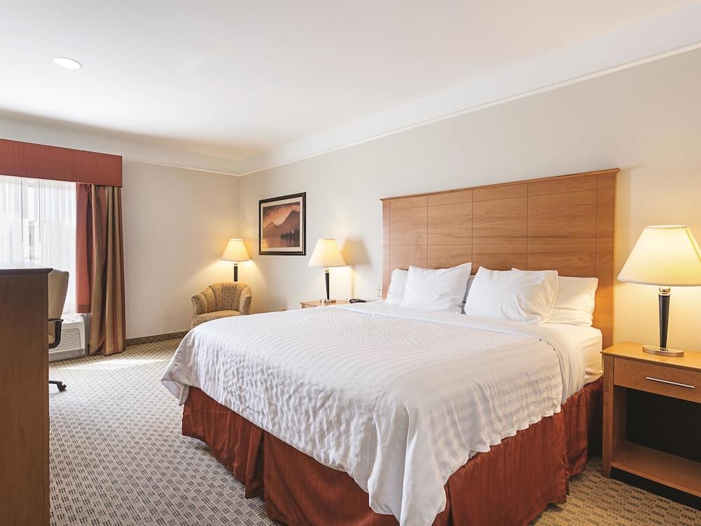 Baymont by Wyndham Brenham photo 8