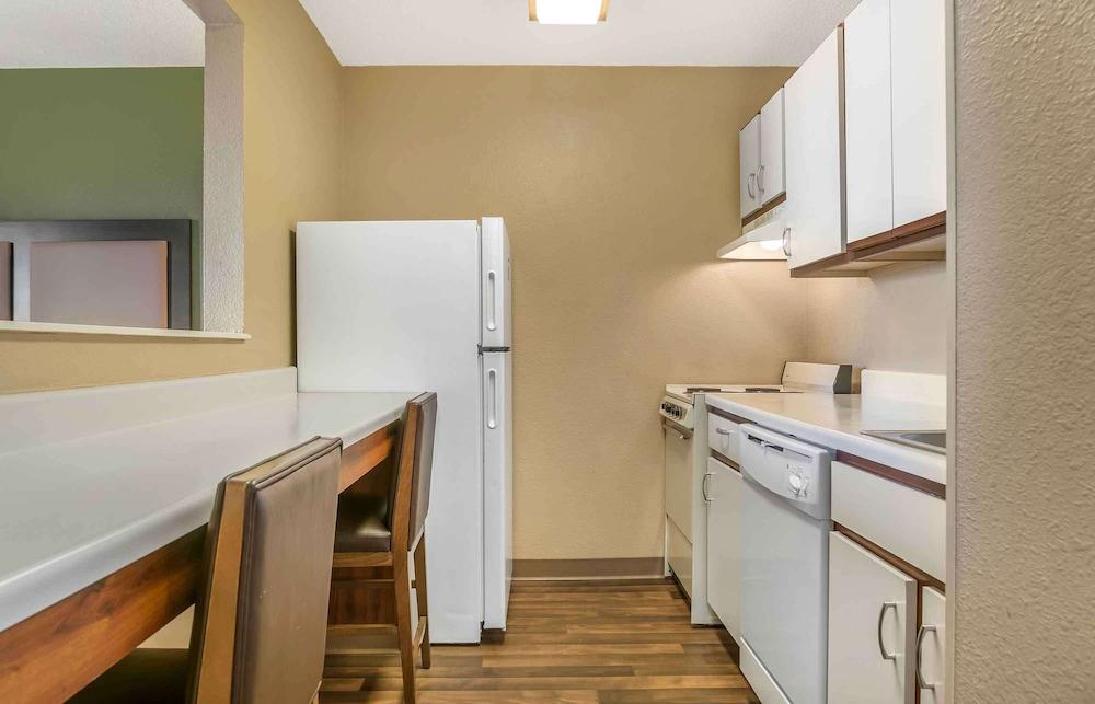 Extended Stay America Select Suites Detroit Ann Arbor Univ S photo 22
